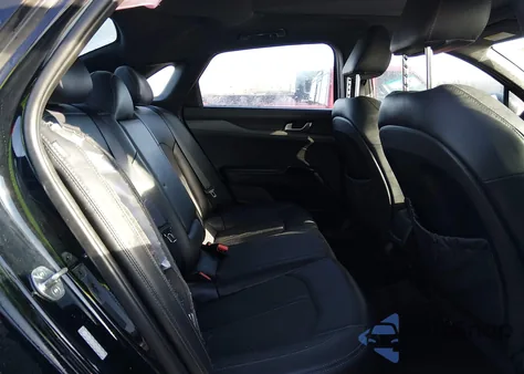 2021 Kia K5 Gt-Line z USA, uszkodzony, nr VIN 5XXG64J21MG022923